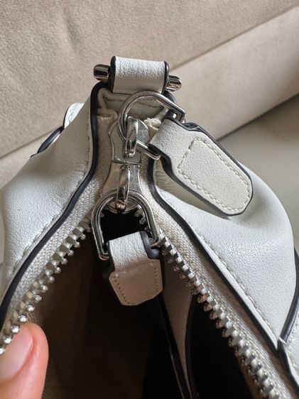 กระเป๋า Givenchy ทรงทำงาน สีขาว รูปที่ 17