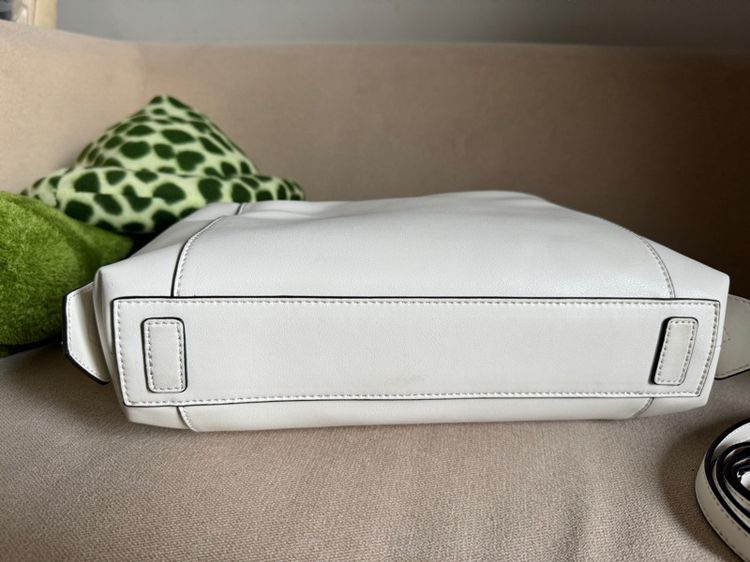 กระเป๋า Givenchy ทรงทำงาน สีขาว รูปที่ 6