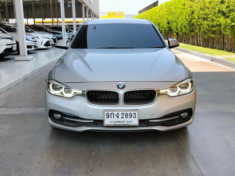 BMW Series 3 2018 330e Sedan ปลั๊กอินไฮบริด (PHEV) ไม่ติดแก๊ส เกียร์อัตโนมัติ เทา รูปที่ 3
