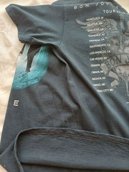 Bon Jovi Vintage 2010-2011 
T-shirt Size S (34-36) สีกรมท่า
Made in El Salvador 🇸🇻 
 รูปที่ 11