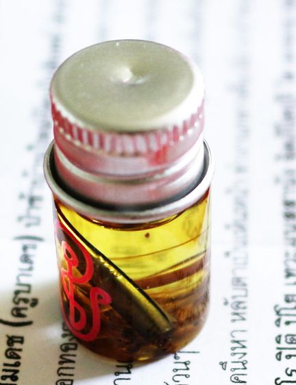 น้ำมันรากราคะ บรรจุตะกรุดตรึงจิต ครูบาเดช  รูปที่ 2