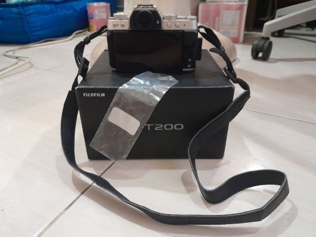 กล้อง Fujifilm X-T200 พร้อมเลนส์กล้องและอุปกรณ์ในกล่อง รูปที่ 2