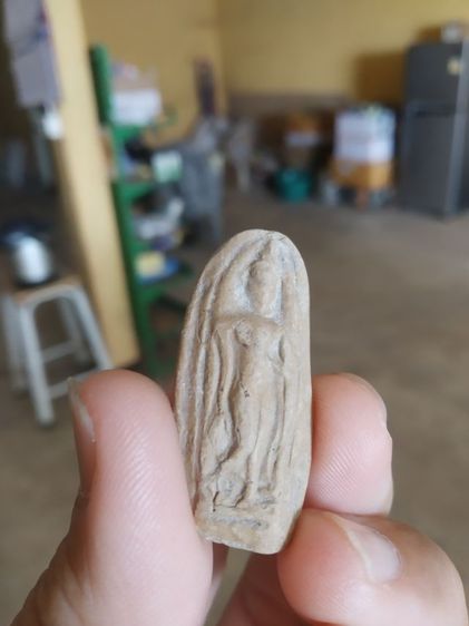 พระเนื้อดิน(พระปางลีลากำแพงทุ่งเศรษฐี(พระปางลีลากำแพงเม็ดขนุน)(180371)(ไม่ทราบพระเกจิที่สร้าง))พระบ้านพระเครื่องรางของมงคล รูปที่ 2