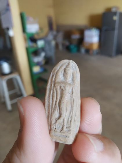 พระเนื้อดิน(พระปางลีลากำแพงทุ่งเศรษฐี(พระปางลีลากำแพงเม็ดขนุน)(180371)(ไม่ทราบพระเกจิที่สร้าง))พระบ้านพระเครื่องรางของมงคล รูปที่ 4