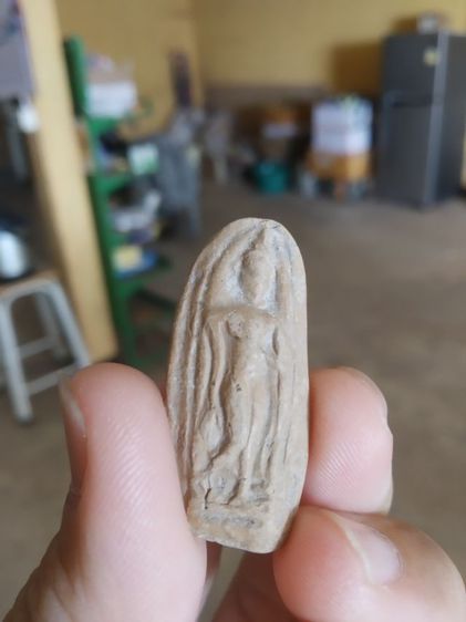 พระเนื้อดิน(พระปางลีลากำแพงทุ่งเศรษฐี(พระปางลีลากำแพงเม็ดขนุน)(180371)(ไม่ทราบพระเกจิที่สร้าง))พระบ้านพระเครื่องรางของมงคล รูปที่ 5