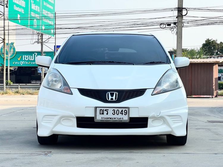 รถ Honda Jazz 1.5 V สี ขาว