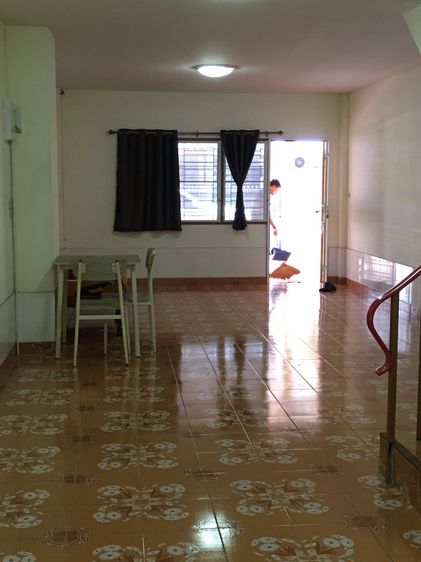 ขายด่วน ทาวเฮาส์ 29 ตร.วา เนื้อที่ด้านหลังเหลือเยอะ โล่ง โปร่งมากๆ รูปที่ 4