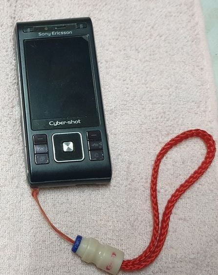 โทรศัพท์ปุ่มกด  Sony Ericsson C905 พร้อมสายชาร์จ