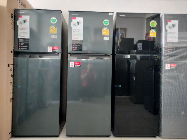 ตู้เย็น 2 ประตู toshiba ระบบ inverter 8.2 คิวเป็นสินค้าใหม่ยังไม่ผ่านการใช้งานประกันศูนย์ toshiba ราคา 5,990 บาทสนใจโทร 085-386-1317 รูปที่ 3