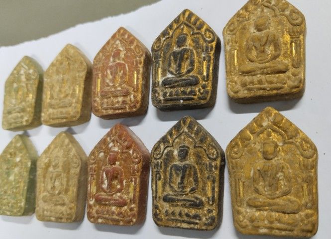 พระขุนแผนหลวงปู่ทิม ปี15 หลังฝังเหรียญบาท จำนวน10องค์ รูปที่ 9