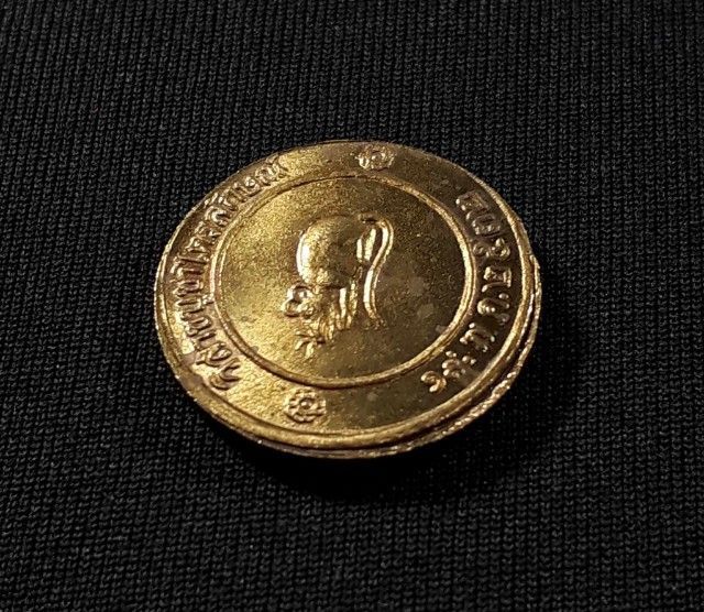 เหรียญโชคดีหลวงพ่อเกษม เขมโก สุสานไตรลักษณ์ จ.ลำปาง ปี2532 เนื้อฝาบาตรสภาพสวย รูปที่ 4