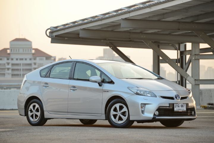รถ Toyota Prius 1.8 Hybrid Top Grade สี บรอนซ์เงิน