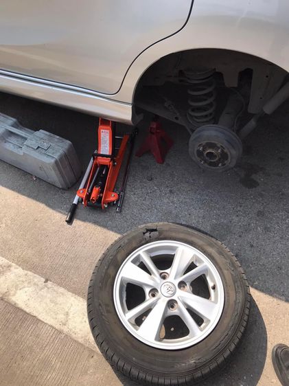 ปะยางและเปลี่ยนยางนอกสถานที่ รูปที่ 11