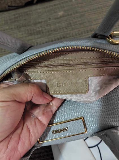 DKNY กระเป๋าถือ-มีสายยาวเดิม แท้ มือ2 รูปที่ 8