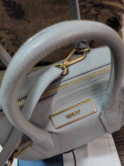 DKNY กระเป๋าถือ-มีสายยาวเดิม แท้ มือ2 รูปที่ 5