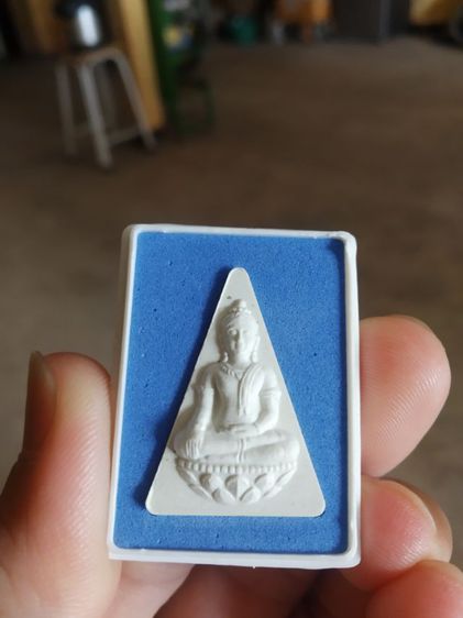 พระเนื้อผง(พระพิมพ์พระนางพญา(เฉลิมพระเกียรติมหามงคลเฉลิมพระชนม์พรรษา6รอบ)ปี2547(เนื้อสีขาว))พระบ้านพระเครื่องรางของมงคล รูปที่ 10