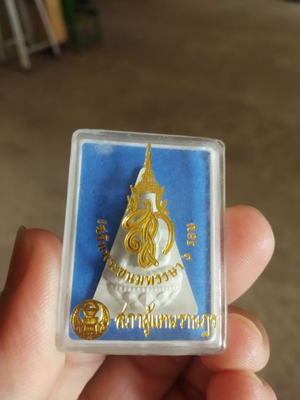 พระเนื้อผง(พระพิมพ์พระนางพญา(เฉลิมพระเกียรติมหามงคลเฉลิมพระชนม์พรรษา6รอบ)ปี2547(เนื้อสีขาว))พระบ้านพระเครื่องรางของมงคล รูปที่ 16