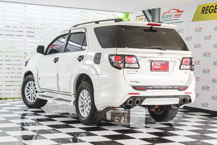 Toyota Fortuner 2012 3.0 V 4WD Utility-car ดีเซล ไม่ติดแก๊ส เกียร์อัตโนมัติ ขาว รูปที่ 2