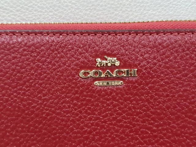 ต้องการขายกระเป๋าสตางค์ coach สีแดง ขนาด 8 นิ้ว
ราคาถุก มือหนึ่ง รูปที่ 2