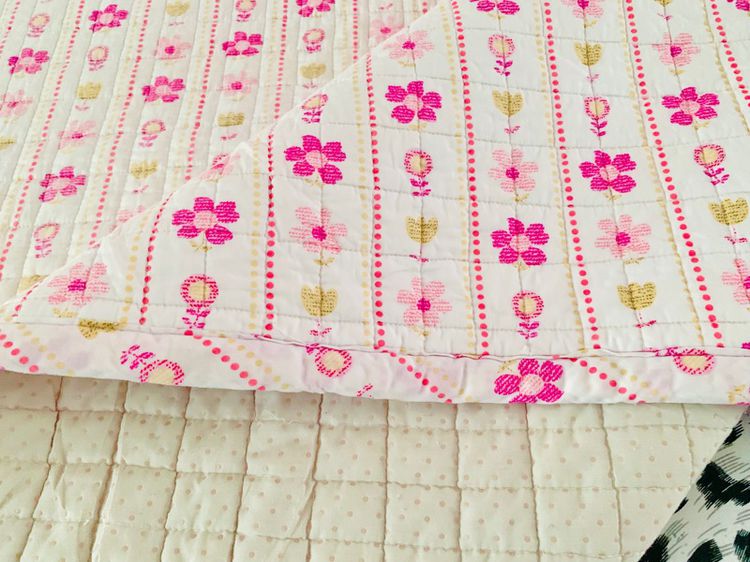 ผ้าปูรองนอน (แบบหนา) ขนาด 4.5-5ฟุต สีขาวลายดอกวินเทจ มือสองขายตามสภาพ สินค้าญี่ปุ่น-เกาหลีแท้ รูปที่ 10