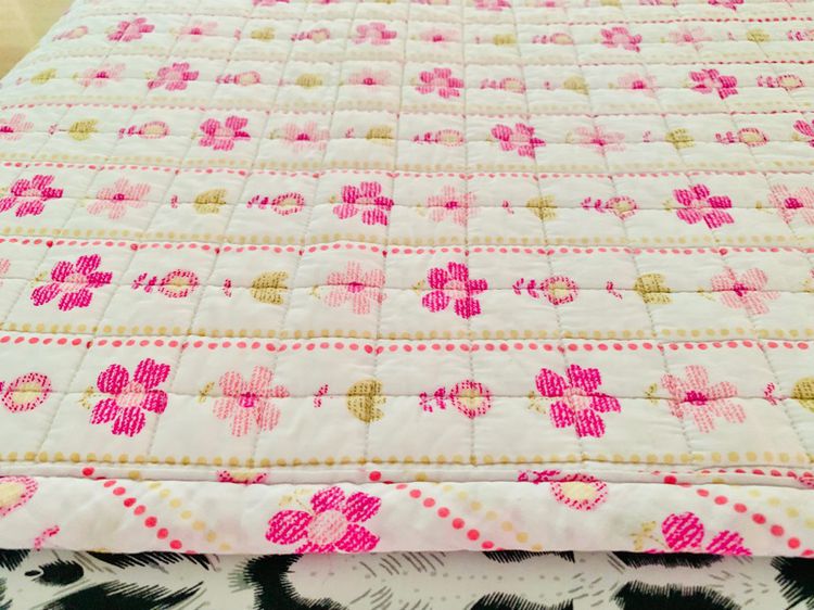 ผ้าปูรองนอน (แบบหนา) ขนาด 4.5-5ฟุต สีขาวลายดอกวินเทจ มือสองขายตามสภาพ สินค้าญี่ปุ่น-เกาหลีแท้ รูปที่ 6