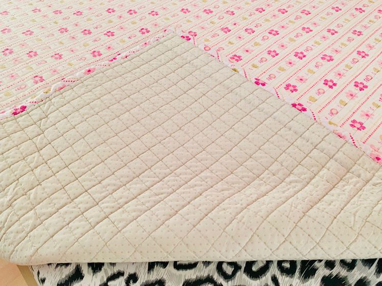 ผ้าปูรองนอน (แบบหนา) ขนาด 4.5-5ฟุต สีขาวลายดอกวินเทจ มือสองขายตามสภาพ สินค้าญี่ปุ่น-เกาหลีแท้ รูปที่ 8