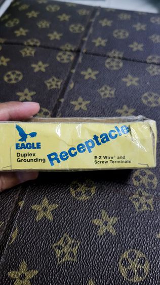 ปลั๊กผนังใช้ทั่วไป หรือสำหรับเครื่องเสียง ยี่ห้อ Eagle Vintage Made in U.S.A.  รุ่นเก่าหายาก สภาพสวยมากนอนกล่องเดิมๆ เจ้าของเก็บรักษาอย่างดี รูปที่ 3