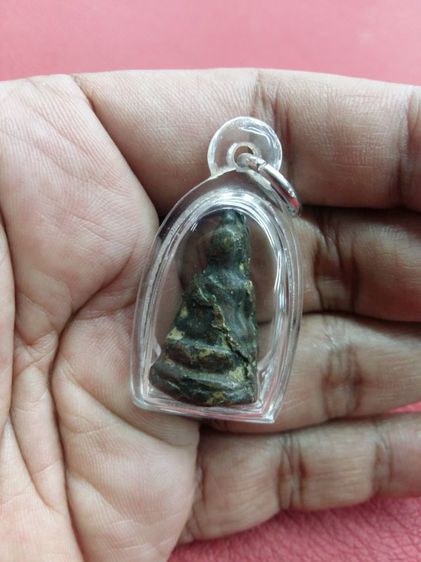 พระชัยวัฒน์ท่านเจ้ามา วัดสามปลื้มหรือวัดจักรวรรดิราชาวาส พิมพ์ฐานสูง ขี้เบ้าเดิมตามซอกองค์พระ ดูง่าย พุทธคุณครบเครื่องด้านเมตตา แคล้วคลาด  รูปที่ 2