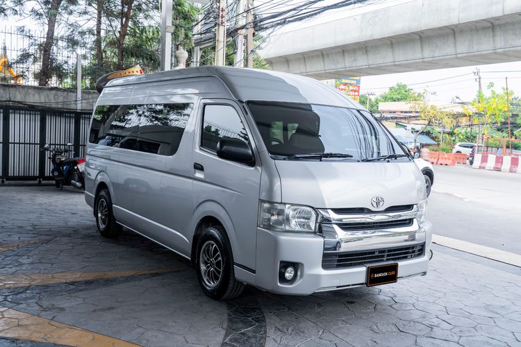 Toyota Commuter 2018 3.0 Van ดีเซล เกียร์ธรรมดา บรอนซ์เงิน รูปที่ 3