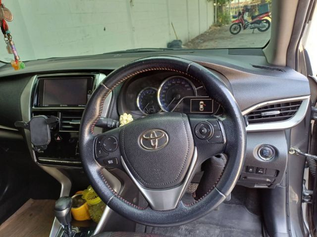รถ Toyota Yaris ATIV 1.2 S สี เทา