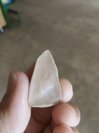 พระเนื้อดินผสมผง(พระผงสุพรรณหลังเรียบเนื้อออกสีเหลืองน้ำตาล(200104)(ไม่ทราบพระเกจิที่สร้าง))พระบ้านพระเครื่องรางของมงคล รูปที่ 2