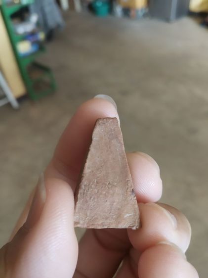 พระเนื้อดิน(พระผงสุพรรณเนื้อดินหลังเรียบออกสีน้ำตาลเข้ม(200105)(ไม่ทราบพระเกจิที่สร้าง))พระบ้านพระเครื่องรางของมงคล รูปที่ 6