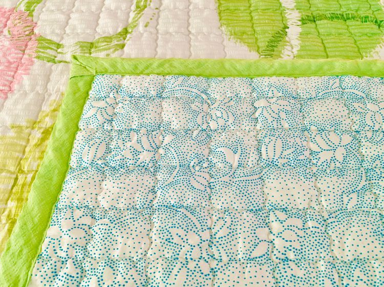 ผ้าปูรองนอน (แบบหนา) ขนาด 4.5-5ฟุต สีเขียวลายวินเทจหลากสี (สภาพใหม่) มือสองขายตามสภาพ สินค้าญี่ปุ่น-เกาหลีแท้ รูปที่ 9