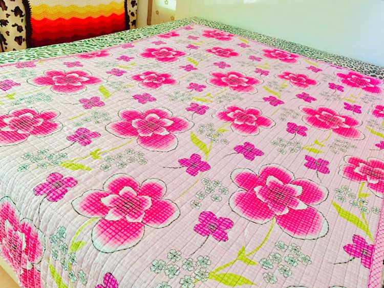 ผ้าปูรองนอน (แบบหนา) ขนาด 4.5-5ฟุต สีชมพูอมม่วงลายดอก (ใหม่) มือสองสภาพดี สินค้าญี่ปุ่น-เกาหลีแท้ รูปที่ 2