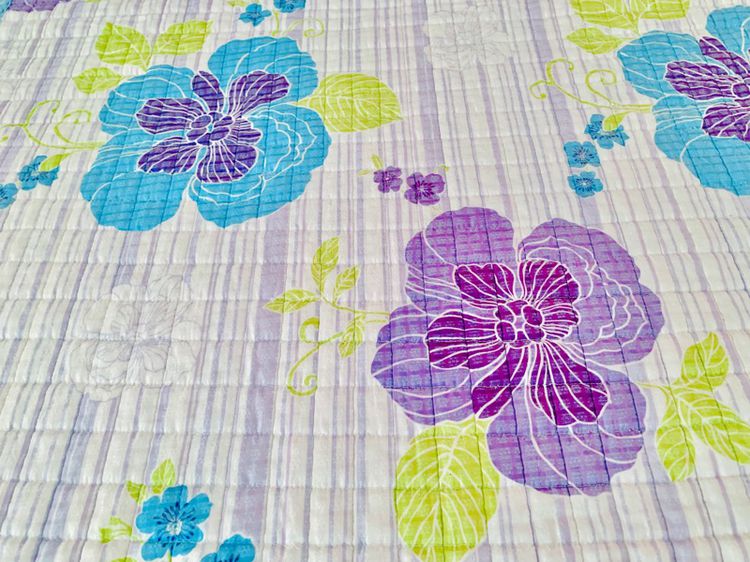 ผ้าปูรองนอน (แบบหนา) ขนาด 4.5-5ฟุต สีฟ้าม่วงลายดอก (ใหม่) มือสองสภาพดี สินค้าญี่ปุ่น-เกาหลีแท้ รูปที่ 4