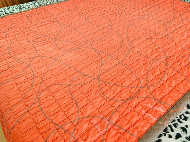 ผ้าปูรองนอน (แบบหนา) ขนาด 4.5-5ฟุต เอิร์ธโทนสีส้มลายกราฟฟิก มือสองขายตามสภาพ สินค้าญี่ปุ่น-เกาหลีแท้ รูปที่ 4