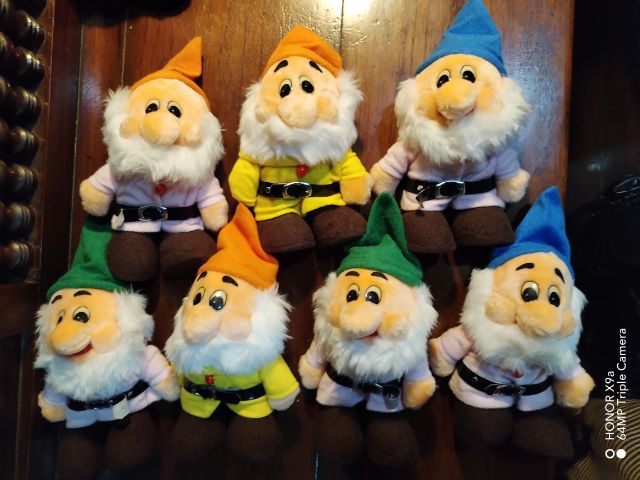 ตุ๊กตา​วิ​นเท​จ​ ซานตา​ค​รอส​และ​คนแคระทั่ง7 รูปที่ 3