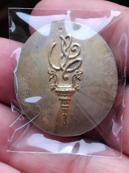 เหรียญหลวงปู่ทวด วัดห้วยมงคล หลังพระนามาภิไธย สก. เนื้อเงินพ่นทราย พิมพ์ใหญ่ ปี 2547 สภาพสวย ตอกโค๊ด สวย แท้  เหรียญหลวงปู่ทวดเนื้อเงิน หลัง รูปที่ 5