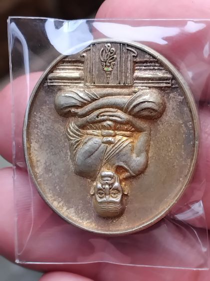 เหรียญหลวงปู่ทวด วัดห้วยมงคล หลังพระนามาภิไธย สก. เนื้อเงินพ่นทราย พิมพ์ใหญ่ ปี 2547 สภาพสวย ตอกโค๊ด สวย แท้  เหรียญหลวงปู่ทวดเนื้อเงิน หลัง รูปที่ 4