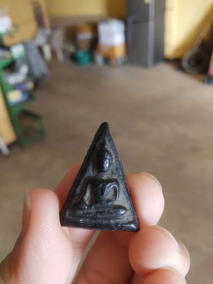 พระเนื้อดินผสมผงใบลาน(พระพิมพ์พระนางพญาหลังเรียบ(130222)(ไม่ทราบพระเกจิที่สร้าง))พระบ้านพระเครื่องรางของมงคล