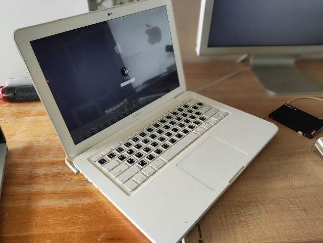 Macbook White รูปที่ 2