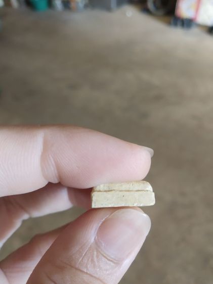 พระเนื้อผง(พระผงพิมพ์พระรอดหลังเรียบเนื้อออกสีเหลือง(ไม่ทราบพระเกจิที่สร้าง))พระบ้านพระเครื่องรางของมงคล รูปที่ 14