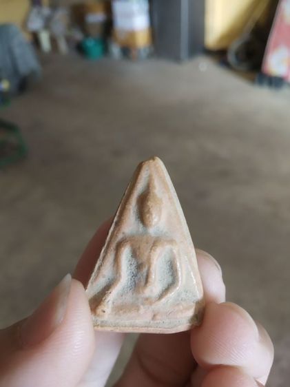 พระเนื้อดิน(พระพิมพ์พระนางพญาหลังเรียบ(ทรงแบนราบ)(230301)(ไม่ทราบพระเกจิที่สร้าง))พระบ้านพระเครื่องรางของมงคล รูปที่ 4