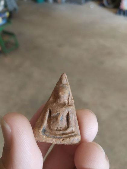 พระเนื้อดิน(พระพิมพ์พระนางพญาหลังเรียบ(ไม่สวยขอคนรับได้)(200217)(ไม่ทราบพระเกจิที่สร้าง))พระบ้านพระเครื่องรางของมงคล