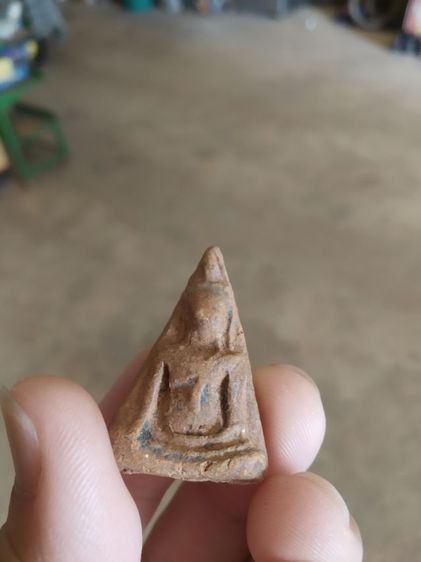 พระเนื้อดิน(พระพิมพ์พระนางพญาหลังเรียบ(ไม่สวยขอคนรับได้)(200217)(ไม่ทราบพระเกจิที่สร้าง))พระบ้านพระเครื่องรางของมงคล รูปที่ 3