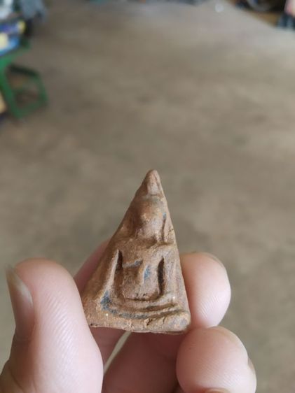 พระเนื้อดิน(พระพิมพ์พระนางพญาหลังเรียบ(ไม่สวยขอคนรับได้)(200217)(ไม่ทราบพระเกจิที่สร้าง))พระบ้านพระเครื่องรางของมงคล รูปที่ 5