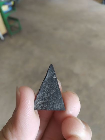 พระเนื้อดินผสมผงใบลานพิมพ์เล็ก(พระพิมพ์พระนางพญาเนื้อออกสีดำพิมพ์เล็ก(160201)(ไม่ทราบพระเกจิที่สร้าง))พระบ้านพระเครื่องรางของมงคล รูปที่ 5