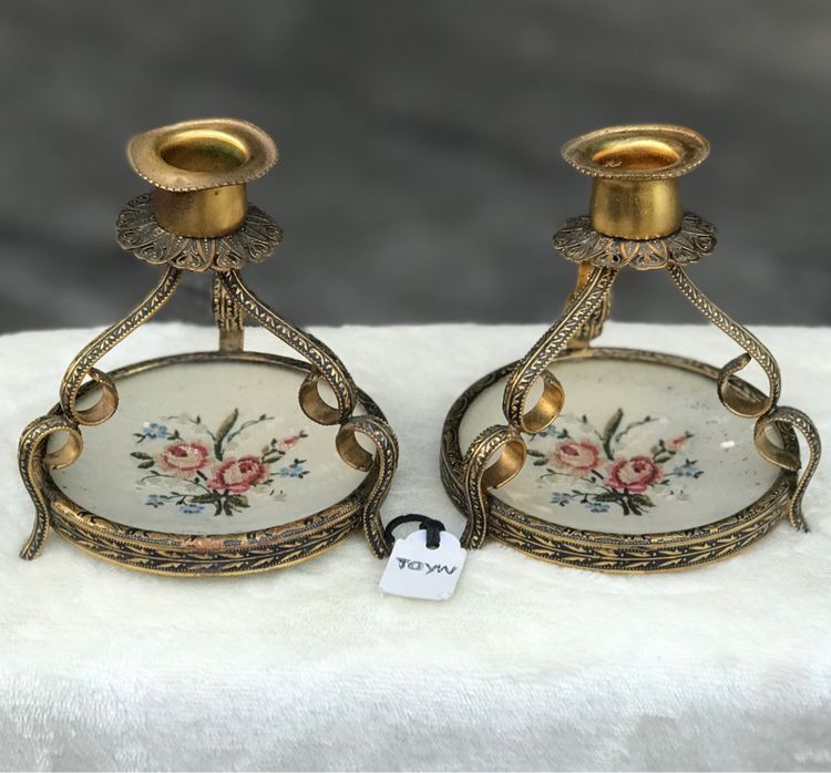 1 คู่ เชิงเทียนตั้งโต๊ะอาหาร วัสดุทองเหลือง-กระจก Vintage Glass Covered Petite Point Flowers Brass Candle Holder รูปที่ 2