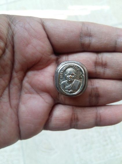 เหรียญหลวงพ่อทวด รุ่นใต้ร่มเย็น เสาร์ 5 ปี 2526 วัดช้างให้ จ.ปัตตานี เนื้อทองแดงชุบนิเกิ้ล(บล็อคเสาร์ห้า) อจ.นองปลุกเสก สร้างแจกตำรวจทหาร รูปที่ 9