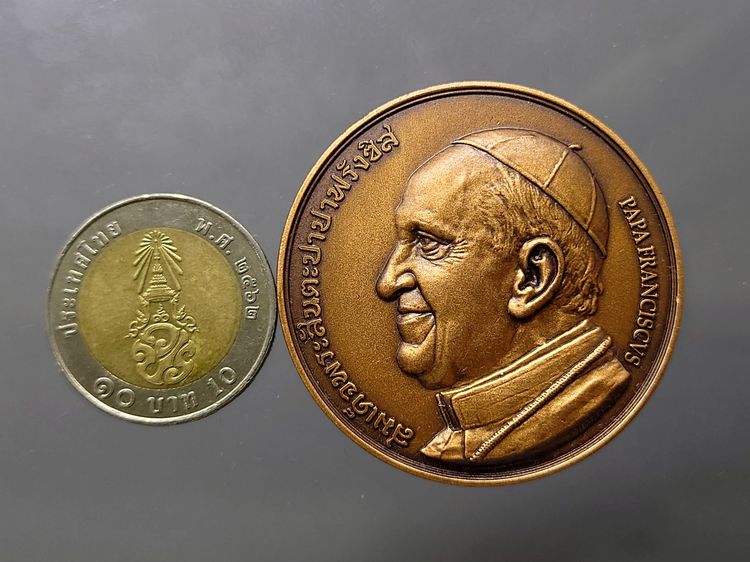 เหรียญที่ระลึกการเสด็จเยือนประเทศไทย สมเด็จพระสันตะปาปา ฟรังซิส เนื้อทองแดงรมดำ ค.ศ.2019 พร้อมกล่องเดิม รูปที่ 6